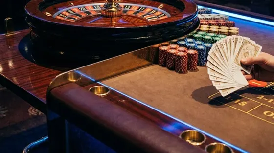 Fastwin live dealer casino tables laid out for one-handed play on a phone