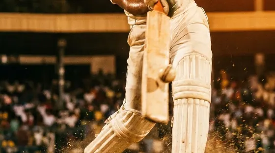 A beginner reading live cricket match odds on the MazaPlay screen